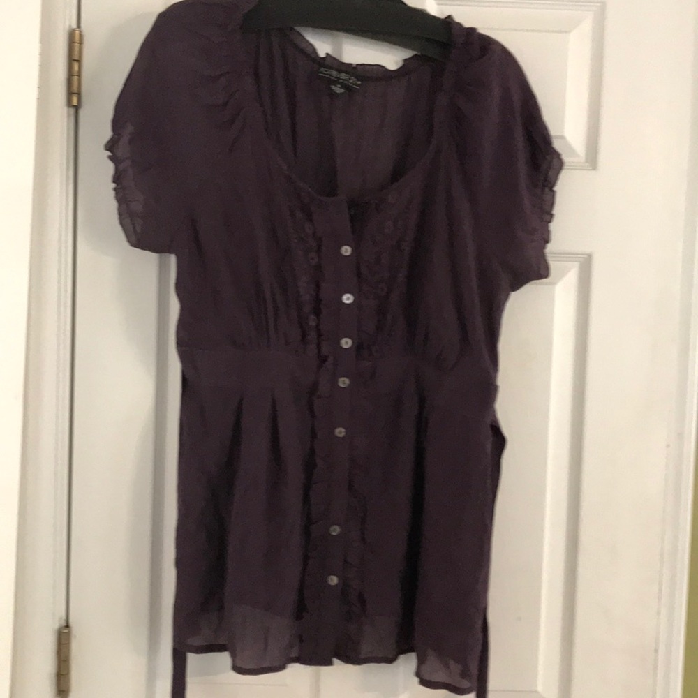 Button down front top with tie at waist